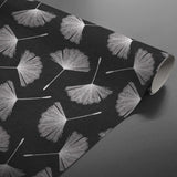 Textilia Glitter Auxine – Voksduk med blomstermotiv i sølvtrykk rullet