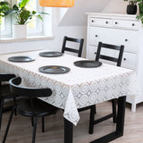 White Chantilly – Hvit blondevoksduk med klassisk rosettmønster, miljø