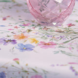 Wildflower Mist – Voksduk med engblomster, nærbilde