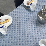 Amigoni Dusty Blue - Jacquardvevd akrylduk i støvet blått med diskret viftemønster