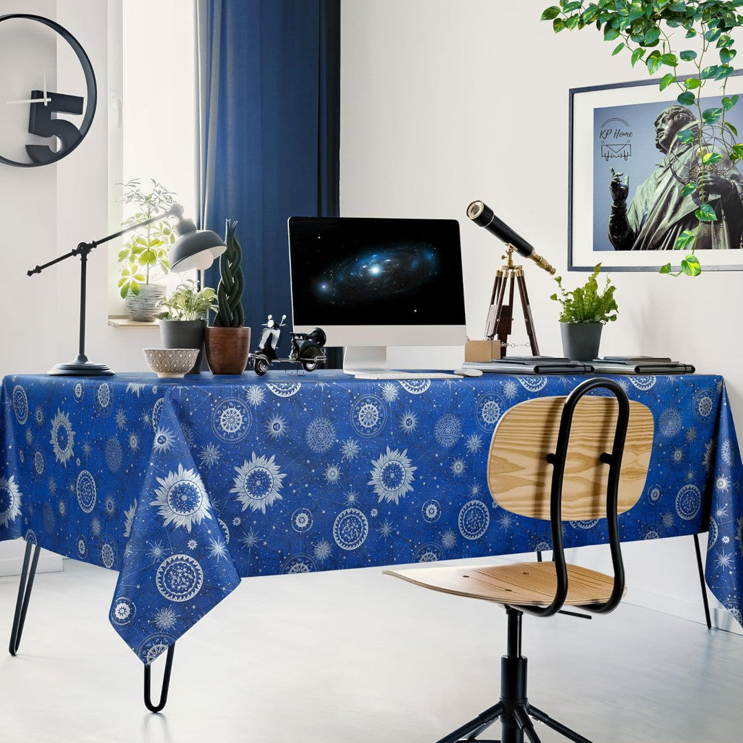 Astra Blå – Voksduk med stjernehimmel i sølv, miljø