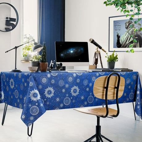 Astra Blå – Voksduk med stjernehimmel i sølv, miljø