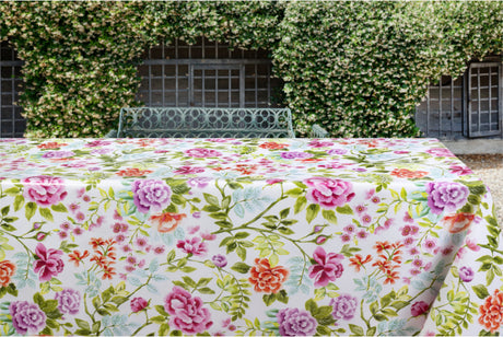 Blomstrende morgenstund – Hvit voksduk med vakre blomster