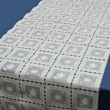 Bordløper – blondeduk med tekanner