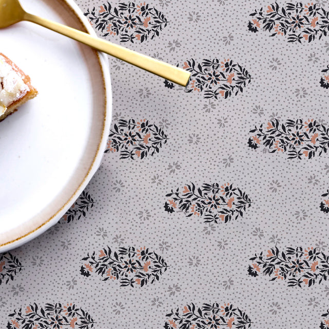 Södahl Boheme Grey – Akrylduk 100 % bomull med antiskli