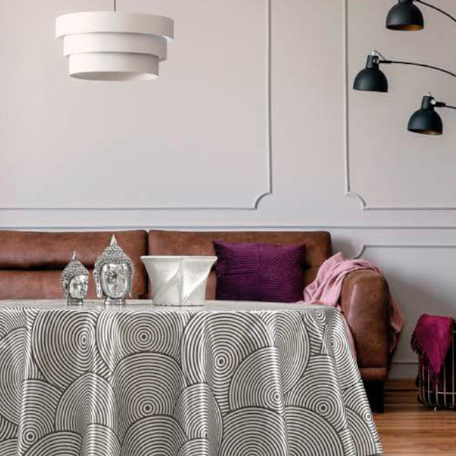 Circles Black/Silver - Voksduk med sirkler i svart og sølv