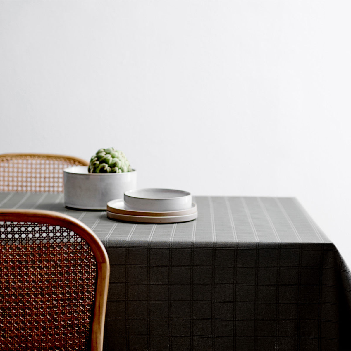 Södahl Clear Grey, klassisk damaskvevd akrylduk med antiskli