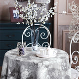 Dalington Grå – Voksduk med roser i elegant lett preget mønster