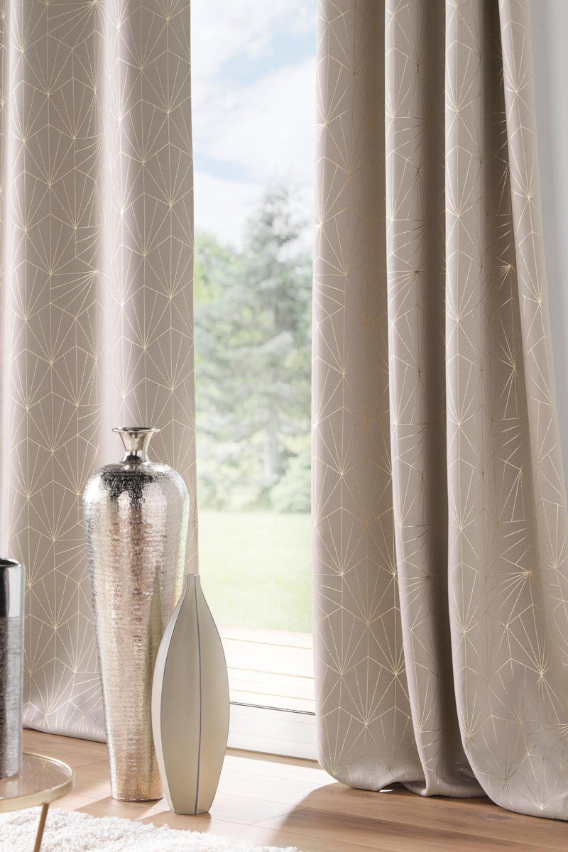 Eclat Taupe – Mørkleggingsgardin 140 x 260 cm miljøbilde