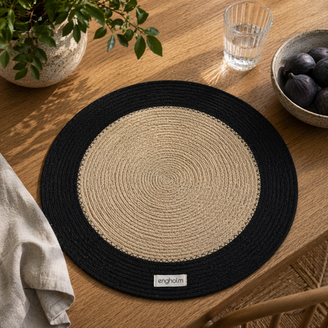 Engholm Thor rund spisebrikke Coffee/Camel – Ø40 cm, miljø
