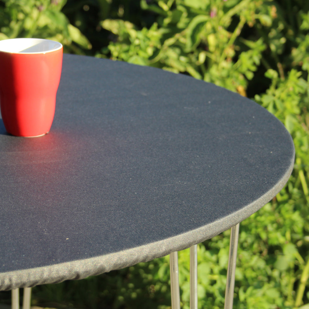 Ensfarget sort akrylduk - rund akrylduk med strikkant