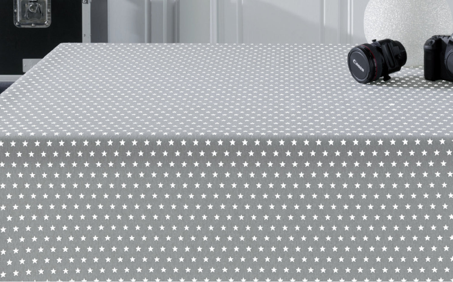Ensor grå, akrylduk med stjerner, 160 cm bred.