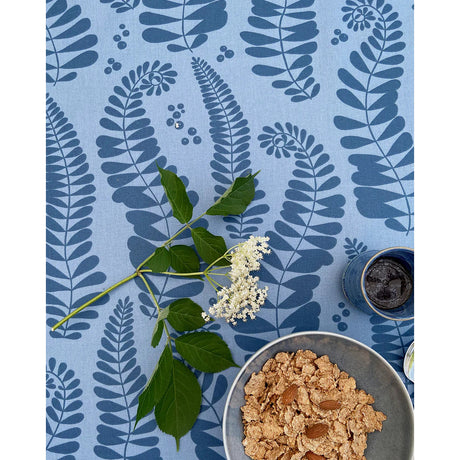 Fern Blue – Notes by Susanne Schjerning – akrylduk med antiskli