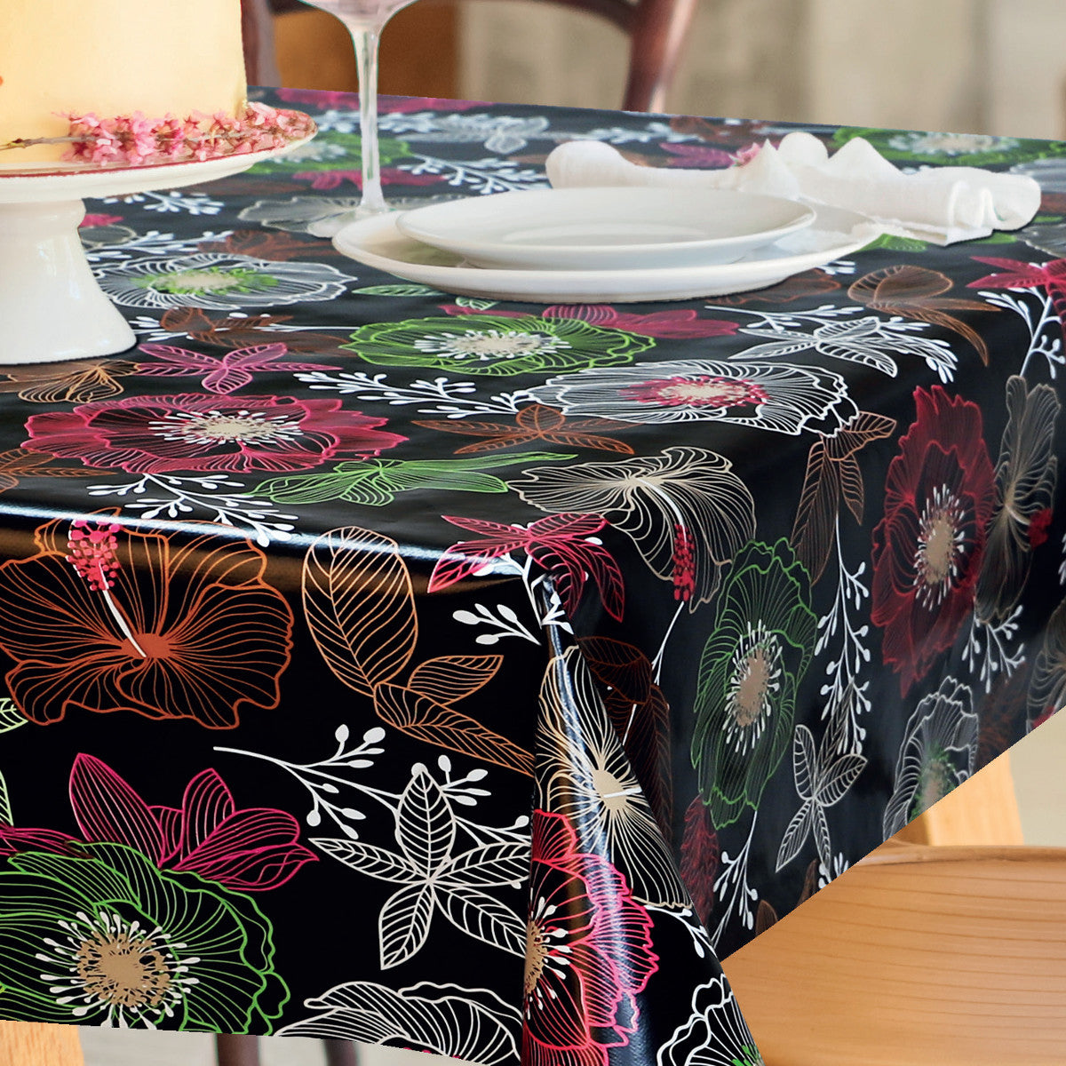 Filligranhagen Sort, voksduk med blader og blomster på sort bunn