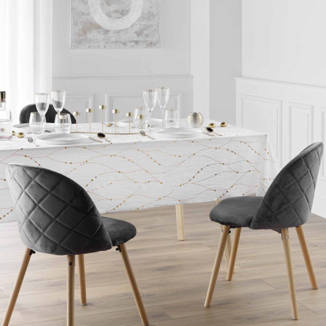 Firmament Metallic Print Hvit/gull – Hvit nyttårs-/juleduk med gulltrykk 140 x 240 cm, miljøbilde