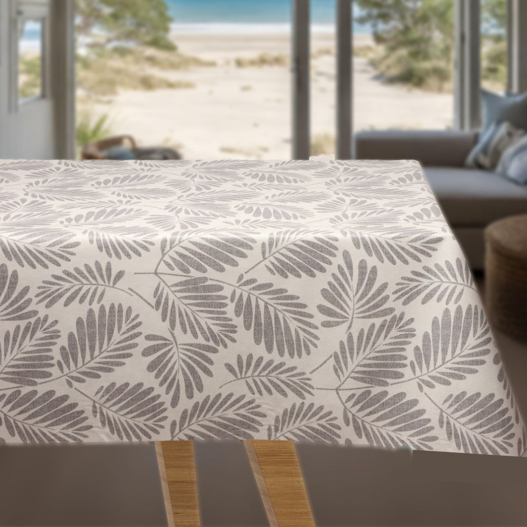 Grå Palmer – Voksduk med palmeblader på sandfarget bunn