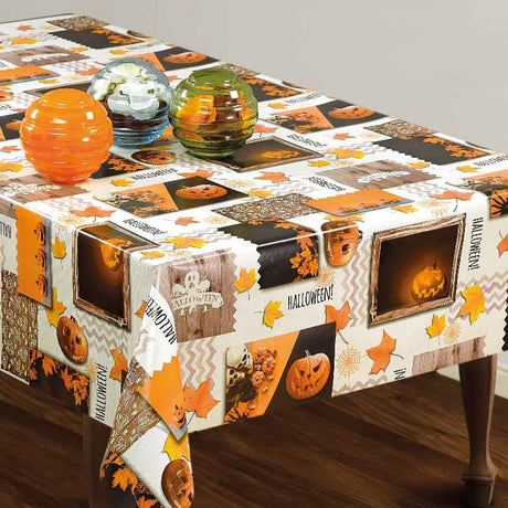 Halloween, voksduk med spøkelser, spindelvev, gresskarhoder m.m.