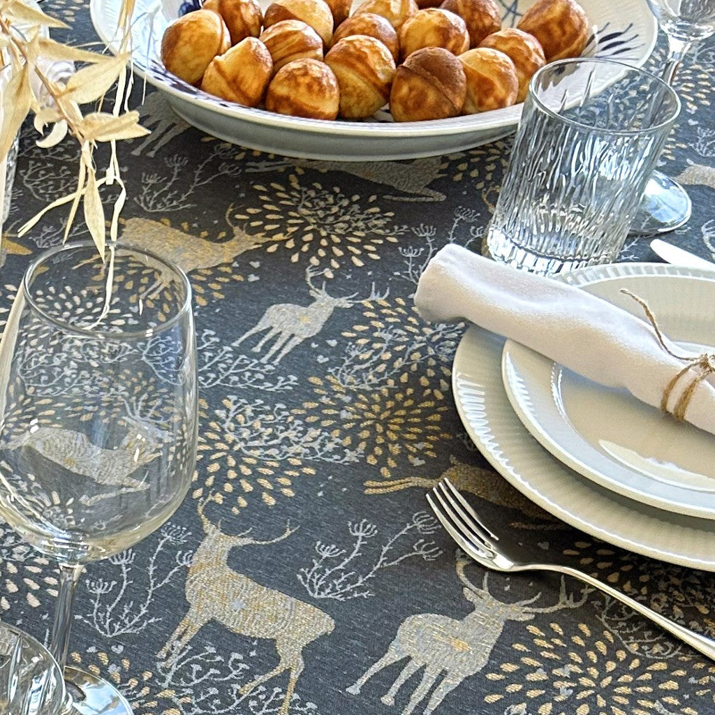 Juleduk Golden Reindeers – Akrylduk med reinsdyr i grått/gull