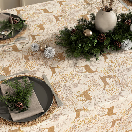 Detalj av Juleduk Golden Reindeers med gyldne reinsdyr på lys naturfarget bunn