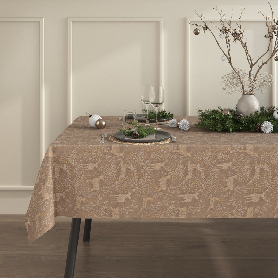 Juleduk Golden Reindeers i sandfarge sett fra siden med elegante gyldne reinsdyrmotiv