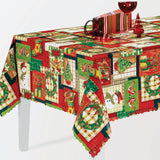 Julevoksduk med patchwork av julepynt i farger på bord