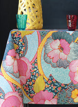 Keiza - Akrylduk med flotte lyserøde og blå blomstermotiver - 175 cm bred