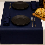 Kunstlær Noblessa bordløper – Ekstra kraftig Dinner 4 two – 50 x 140 cm – Mørkeblå