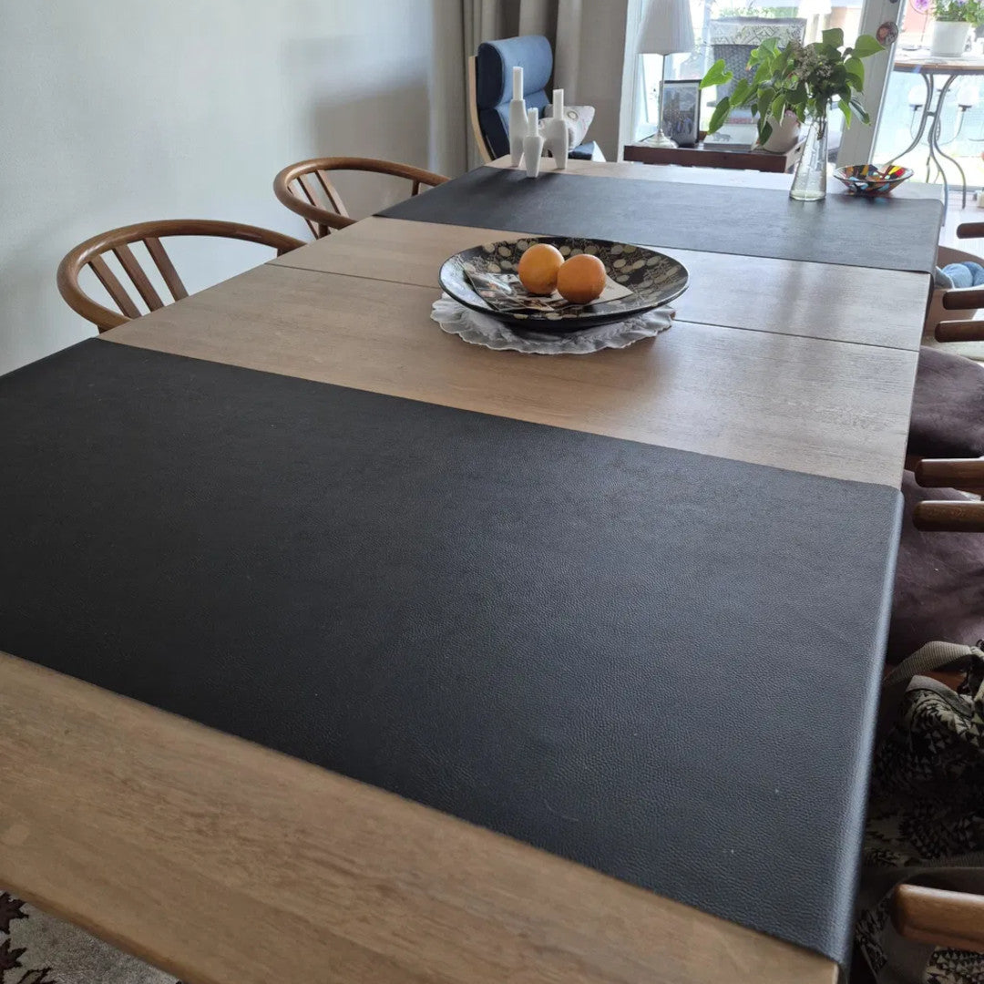 Kunstlær Noblessa bordløper – Ekstra kraftig Dinner 4 two – 50 x 140 cm – Svart