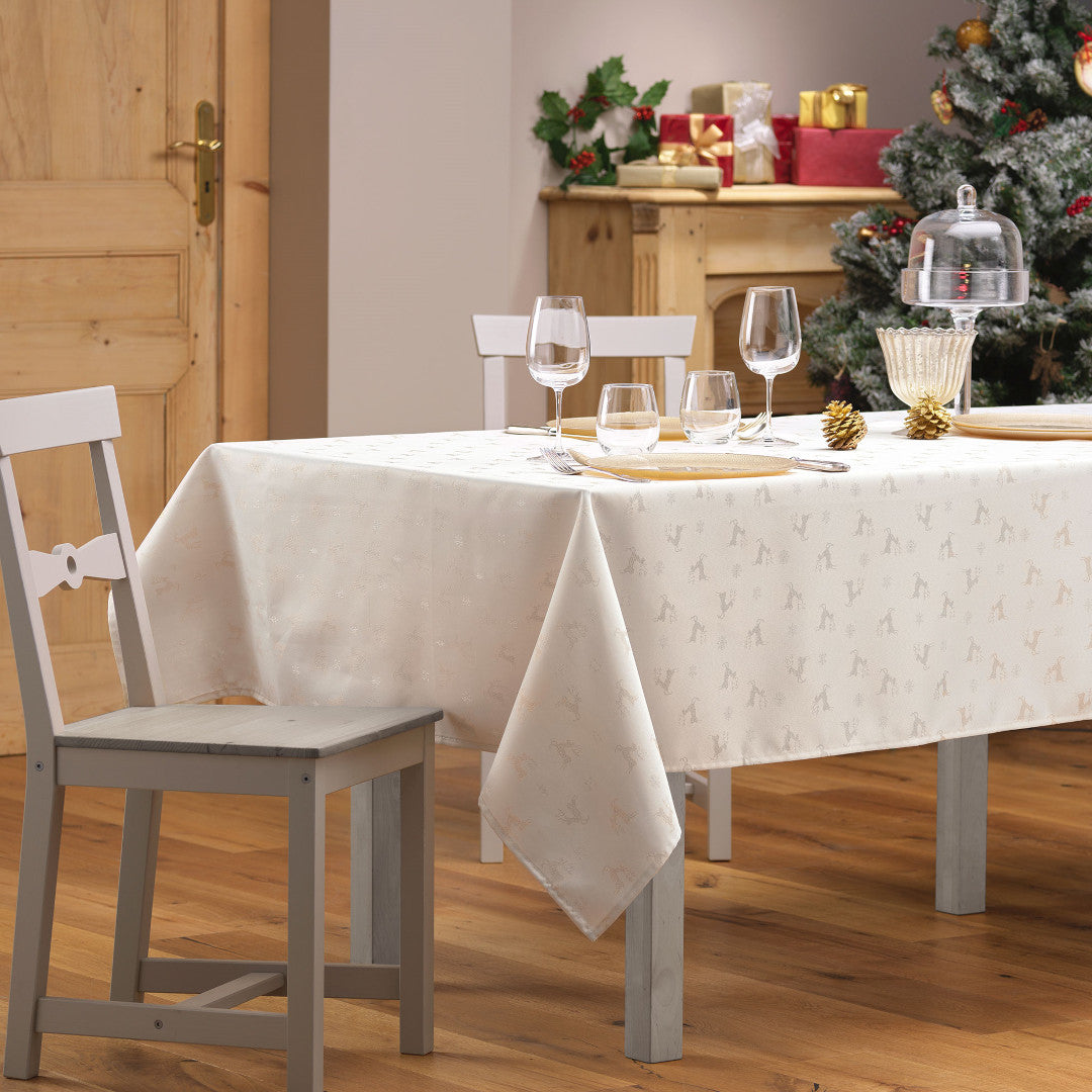 Les Rennes Metallic Natural 140 x 250 cm, rektangulær juleduk, miljøbilde