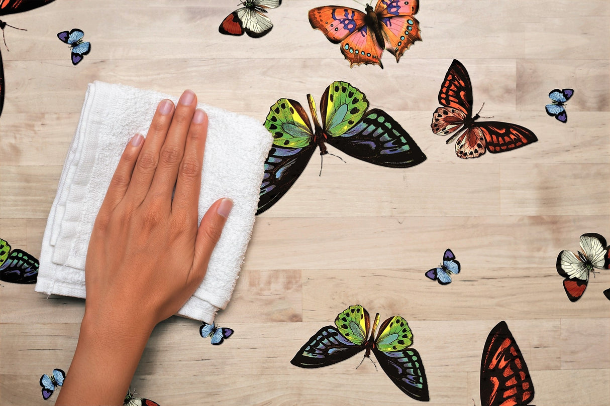 Lilith, gjennomsiktig voksduk, klar plastduk med fargerike sommerfugler