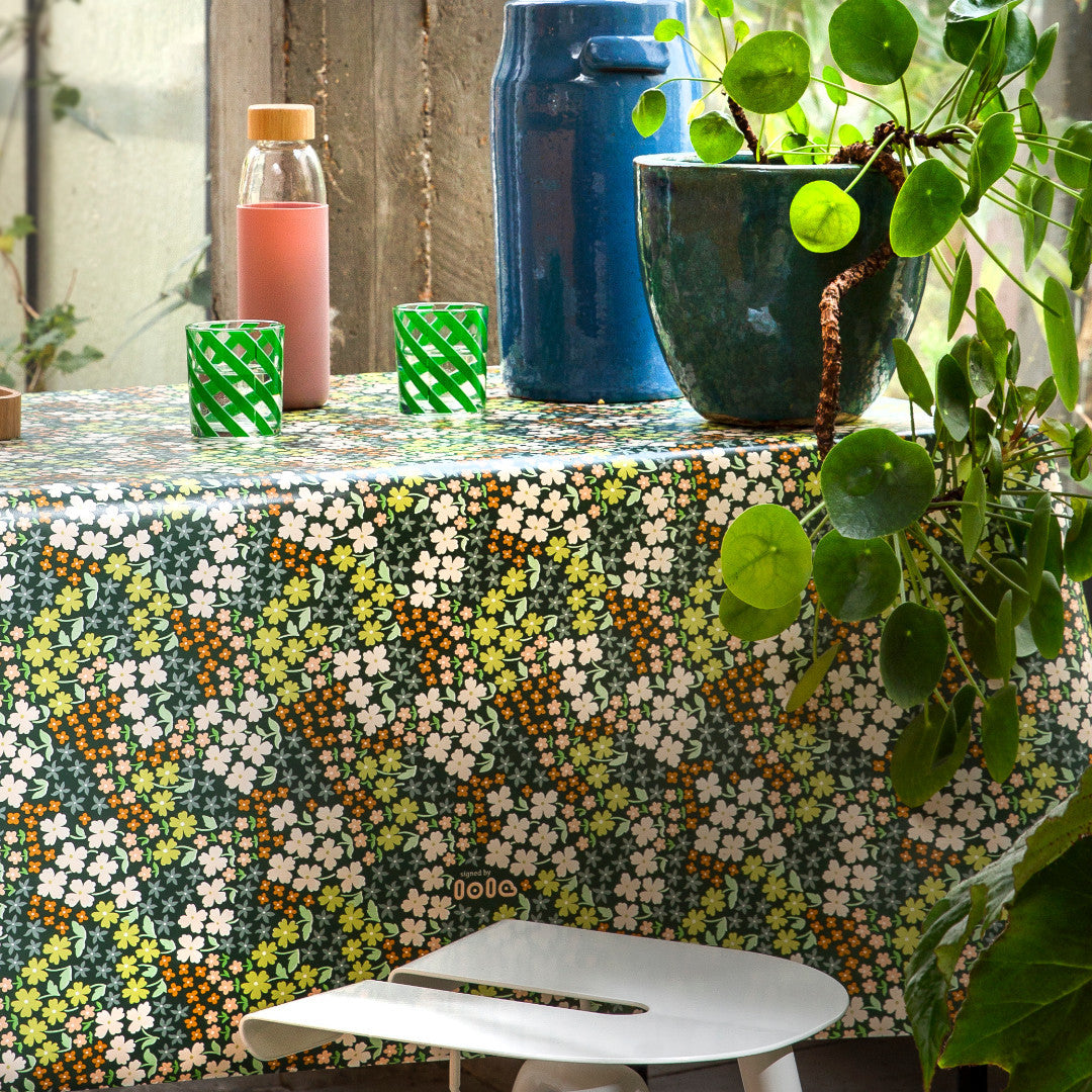 Butterflys Buffet Hunter – Lola voksduk med vakker blomsterprakt, miljø