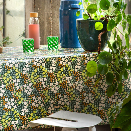 Butterflys Buffet Hunter – Lola voksduk med vakker blomsterprakt, miljø