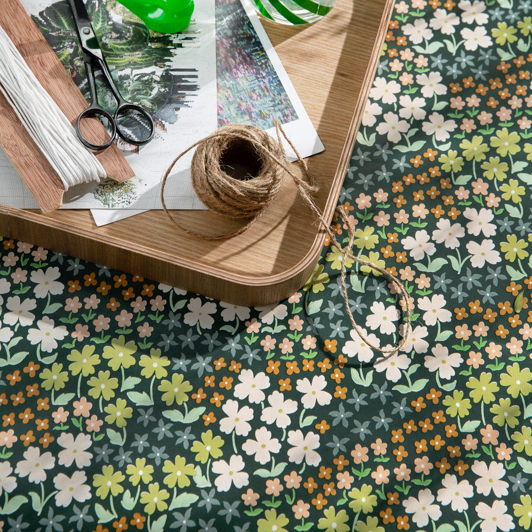 Butterflys Buffet Hunter – Lola voksduk med vakker blomsterprakt, detaljer