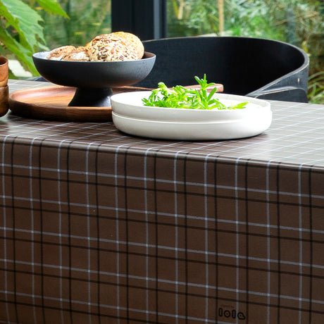 Check Pecan – Lola voksduk med klassisk rutet design