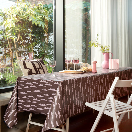 Forest Jump Eggplant – Lola voksduk med abstrakte trær, miljø