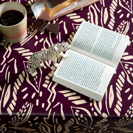 Dakarai Pinot Noir – Lola voksduk med eksotisk uttrykk, nærbilde