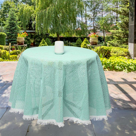 Rustikal, rund sommerduk til hagebordet – lys turkis med frynser, Ø 160 cm