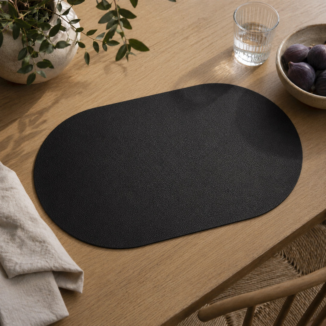 Moon oval spisebrikke i kunstskinn – Svart/Lysegrå – 30 x 45 cm