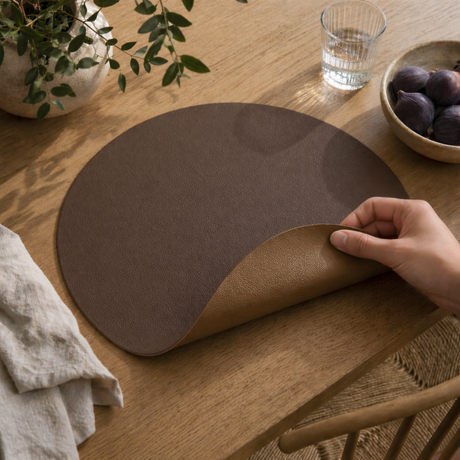 Moon rund spisebrikke i kunstlær – Mokka/Copper – Ø38 cm