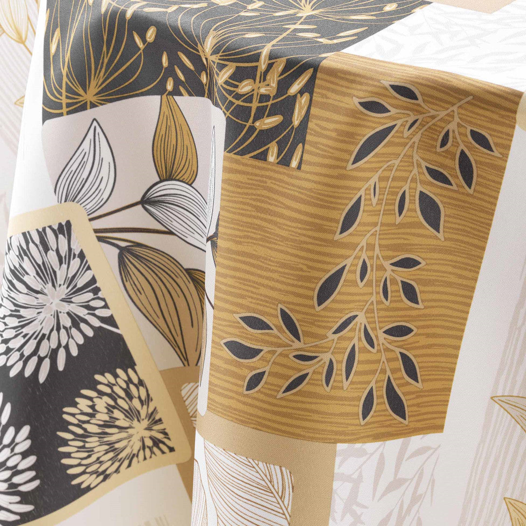 Nærbilde av duk med bladmotiv i beige