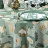 Detaljert utsnitt av Natane Sage rund duk med eksklusive borddekkingsdetaljer