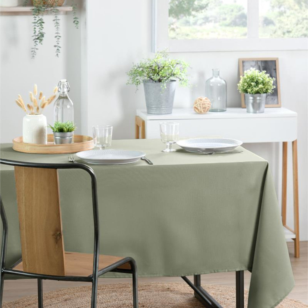 Nelson – ensfarget rektangulær duk med flekkavvisende behandling 145 x 300 cm salviegrønn miljø