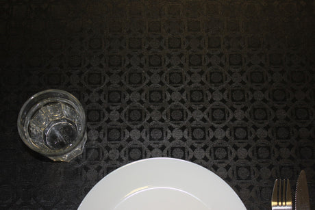Nobel Black akrylduk, elegante runde og firkantede mønstre, 180 cm