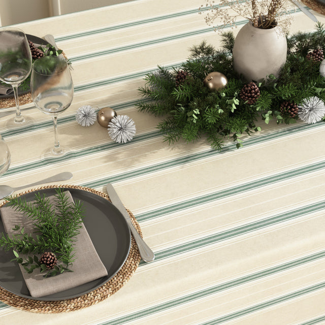 Nordisk Julestripe Grønn – Juleduk i hørlook med borddekking