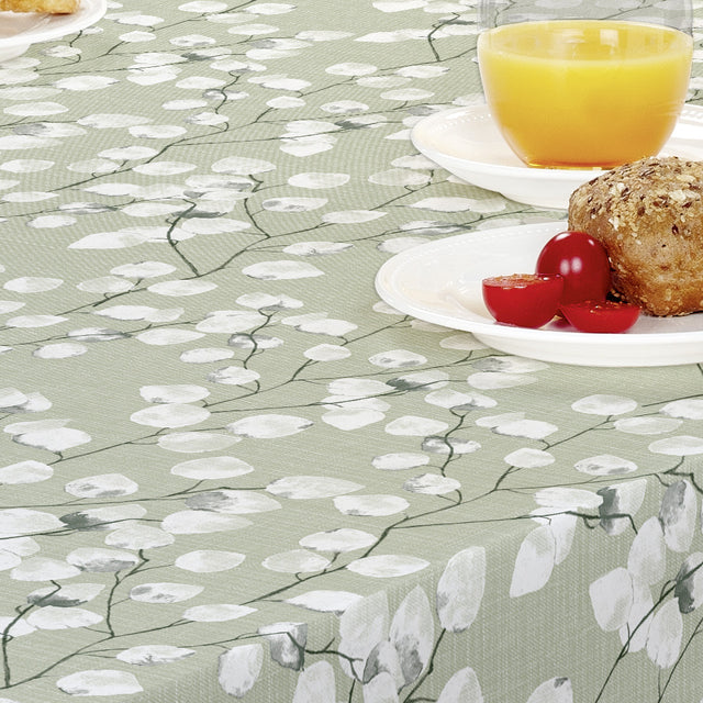 Nærbilde av Nova Green voksduk med hvite blader på lysegrønn bakgrunn