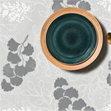 Stilfull Palmera - Voksduk med striper og blomster i gråtoner