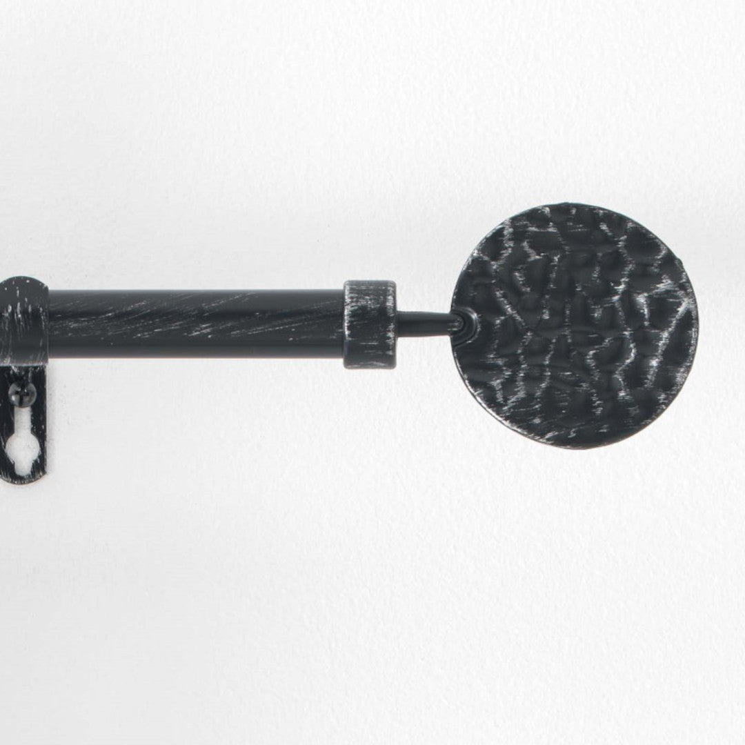 Patina Bullette, Svart/Sølv – Justerbar gardinstang 120–210 cm