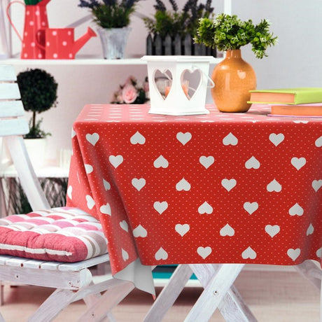 Romance, rød voksduk med hvite hjerter