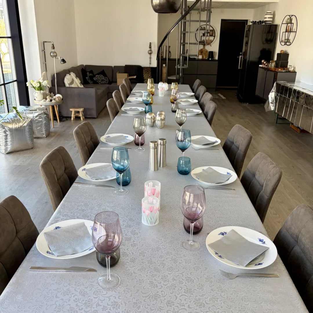 Rosenflor Sølv – Flott damaskpreget voksduk
