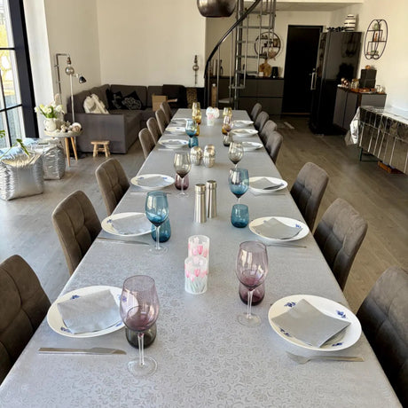 Rosenflor Sølv – Flott damaskpreget voksduk